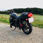 Suzuki GS 750