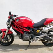 Ducati Monster 696