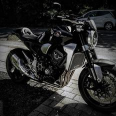 Honda CB1000R+