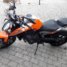 KTM Duke 790