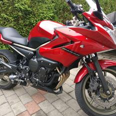 Yamaha XJ6 Diversion Solgt