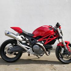 Ducati Monster 696