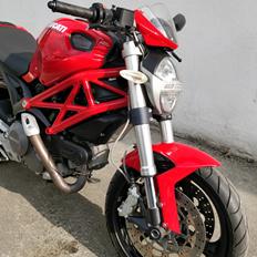 Ducati Monster 696