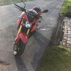 Suzuki Gsxs 750