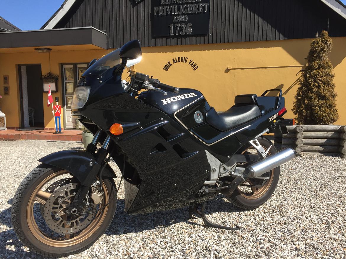 Honda VFR 750 RC24-2(Solgt) billede 1