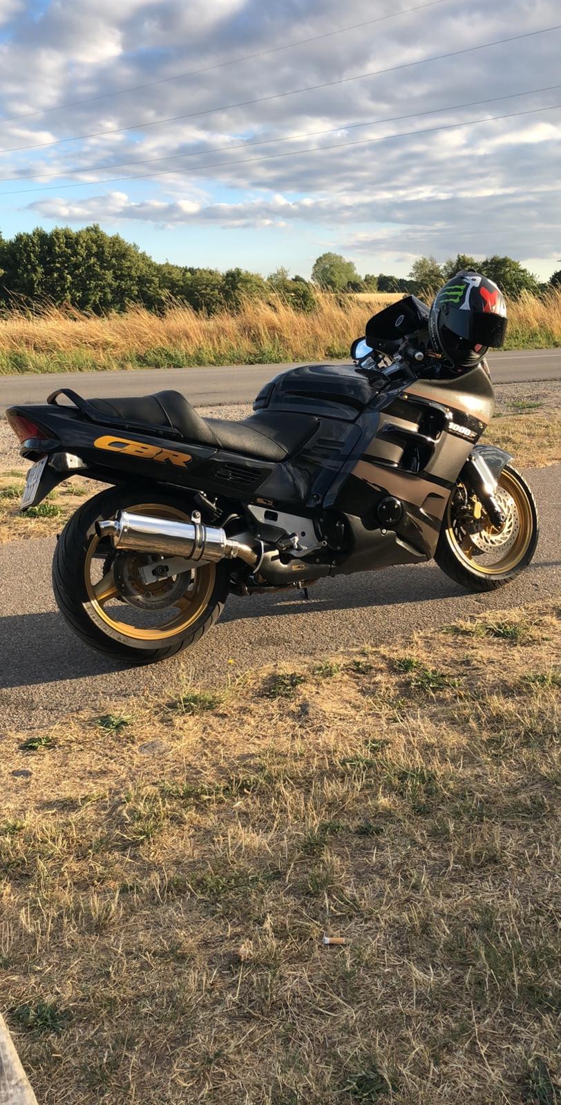 Honda CBR 1000F billede 17