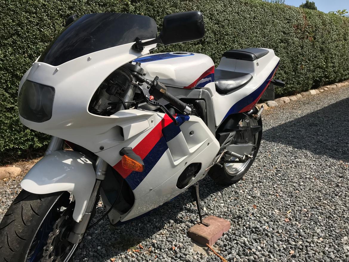 Suzuki GSXR 400R GK76A billede 4