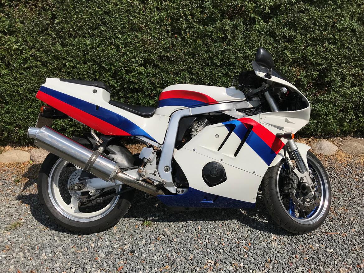 Suzuki GSXR 400R GK76A billede 2