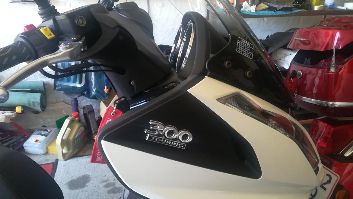 Kymco DownTown 300i ABS - Nu er der jo kommet taske på såååå, er det vel en touring model ;-)  billede 12