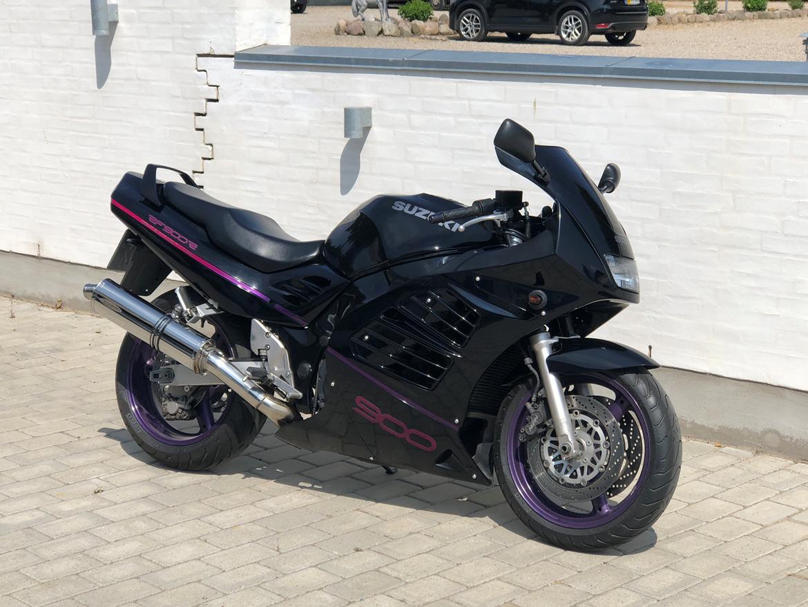 Suzuki RF 900 R billede 1