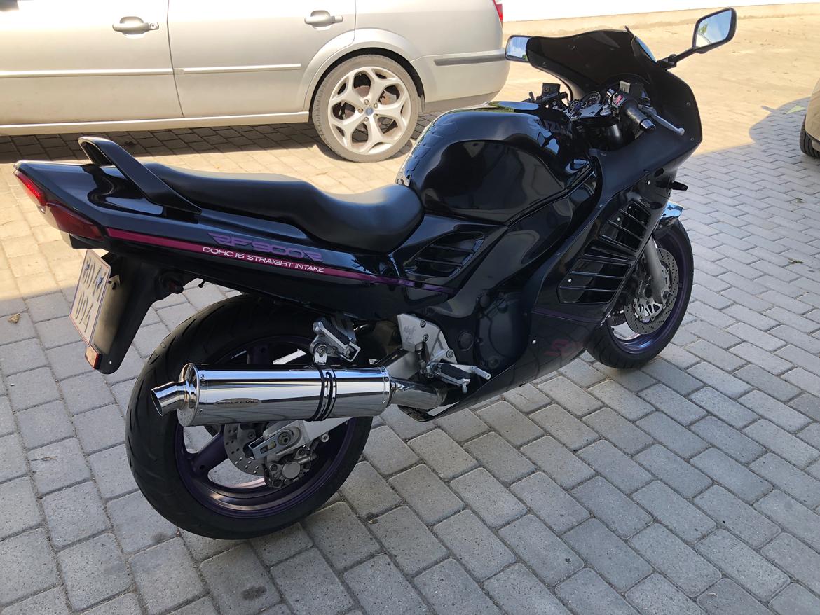 Suzuki RF 900 R billede 3