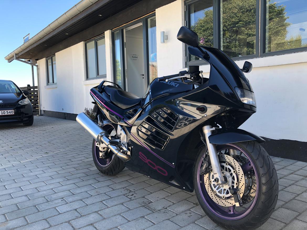 Suzuki RF 900 R billede 5