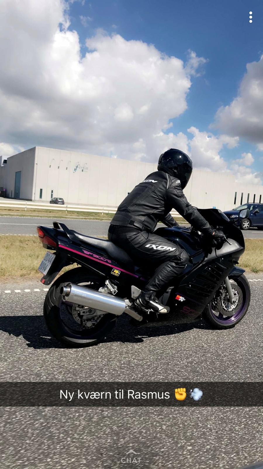 Suzuki RF 900 R billede 10