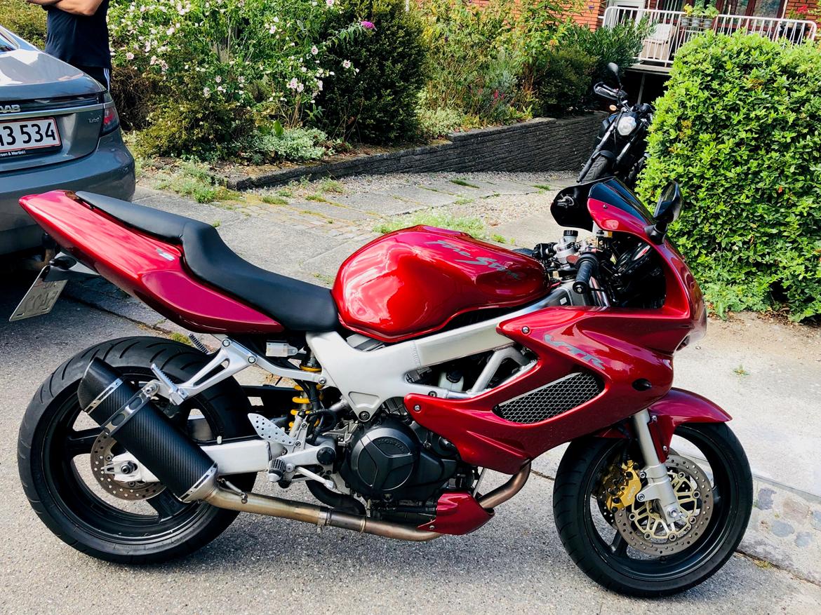 Honda VTR 1000 Firestorm billede 2