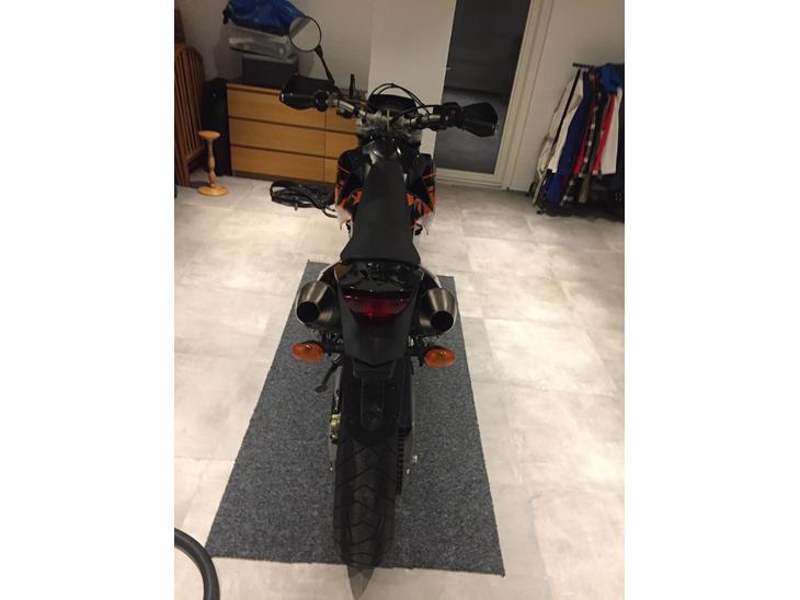 {{currentPhoto.altText}} billede {{currentPhoto.number}}