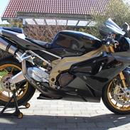 Aprilia RSV 1000 R Factory