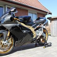 Aprilia RSV 1000 R Factory