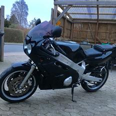 Yamaha Fzr 600 solgt