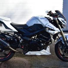 Suzuki Gsr 750