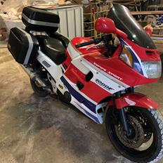 Honda CBR 1000 F SC24