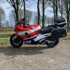 Honda CBR 1000 F SC24