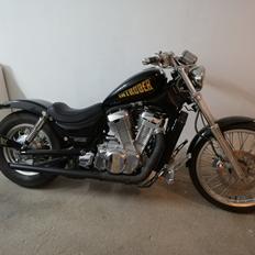 Suzuki VS 800 Intruder 