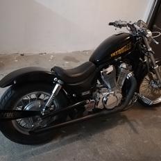 Suzuki VS 800 Intruder 