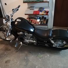 Suzuki VS 800 Intruder 