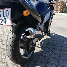 Suzuki RF 900 R