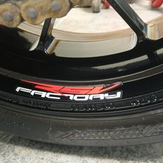 Aprilia RSV1000R Factory