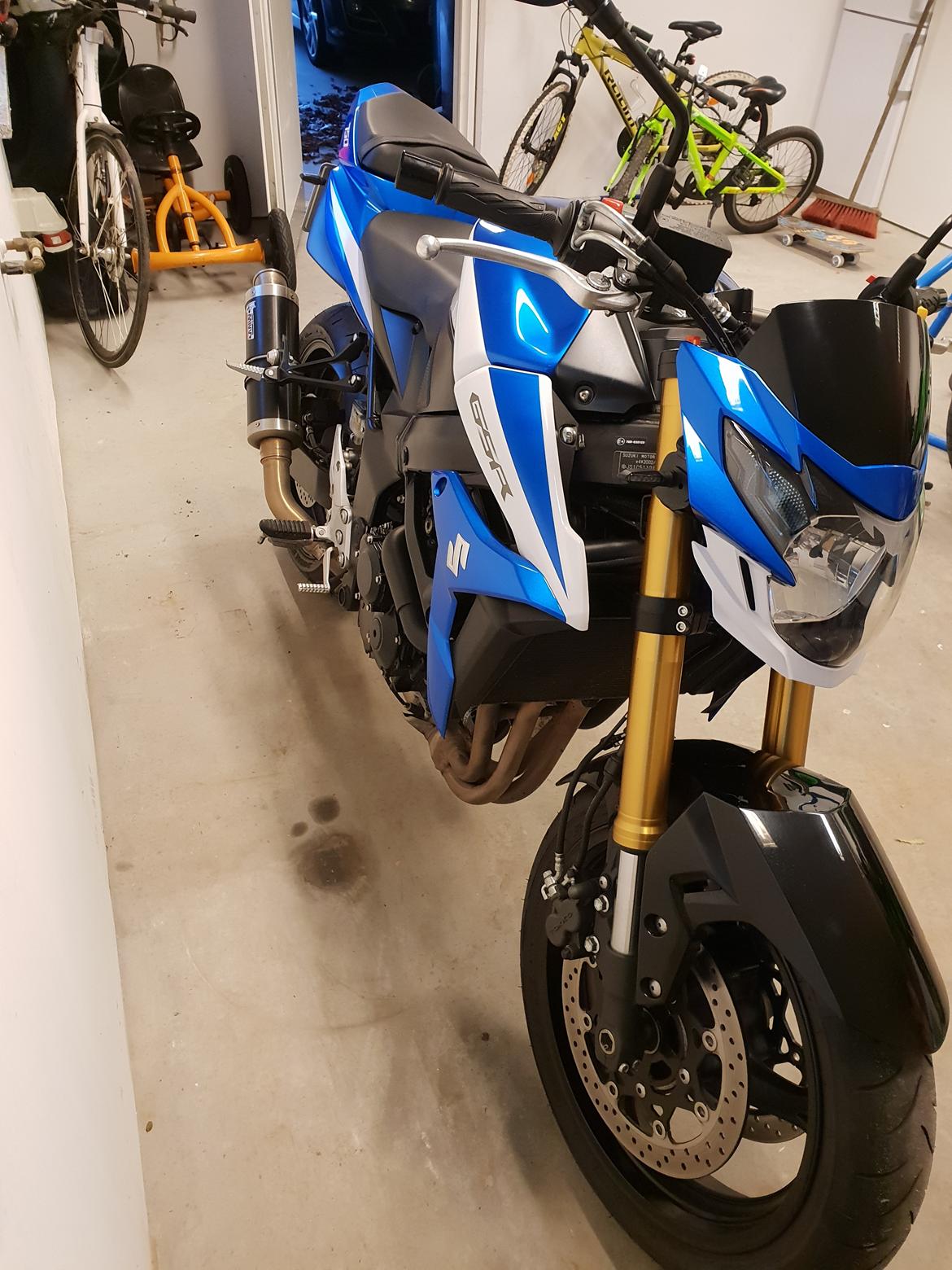 Suzuki GSR 750 Yoshimura Edition billede 2