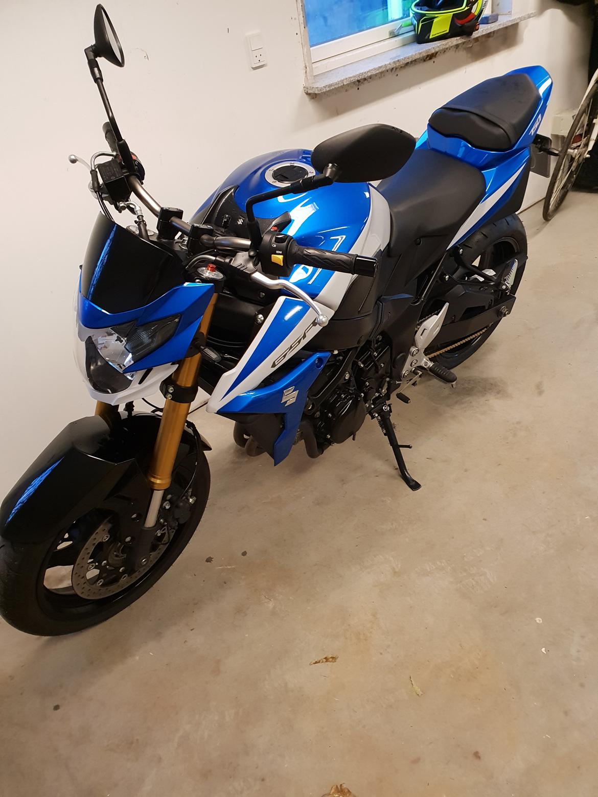 Suzuki GSR 750 Yoshimura Edition billede 5