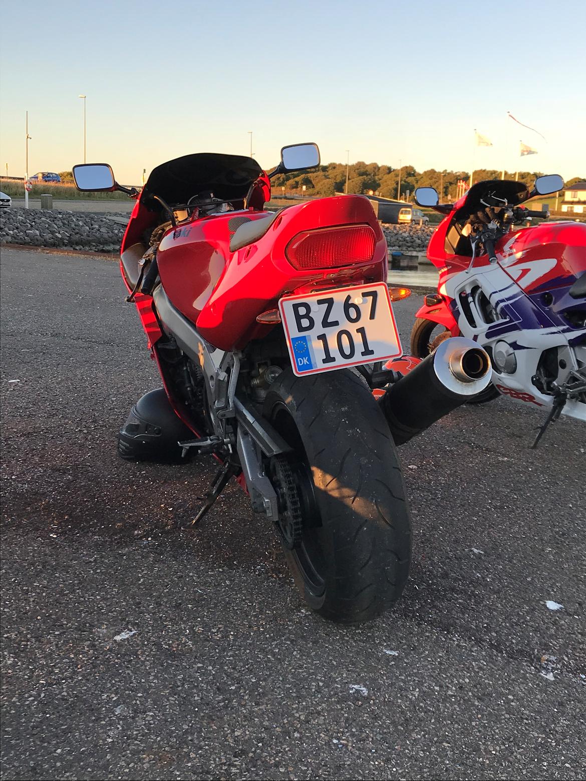 Kawasaki ZX7R billede 5