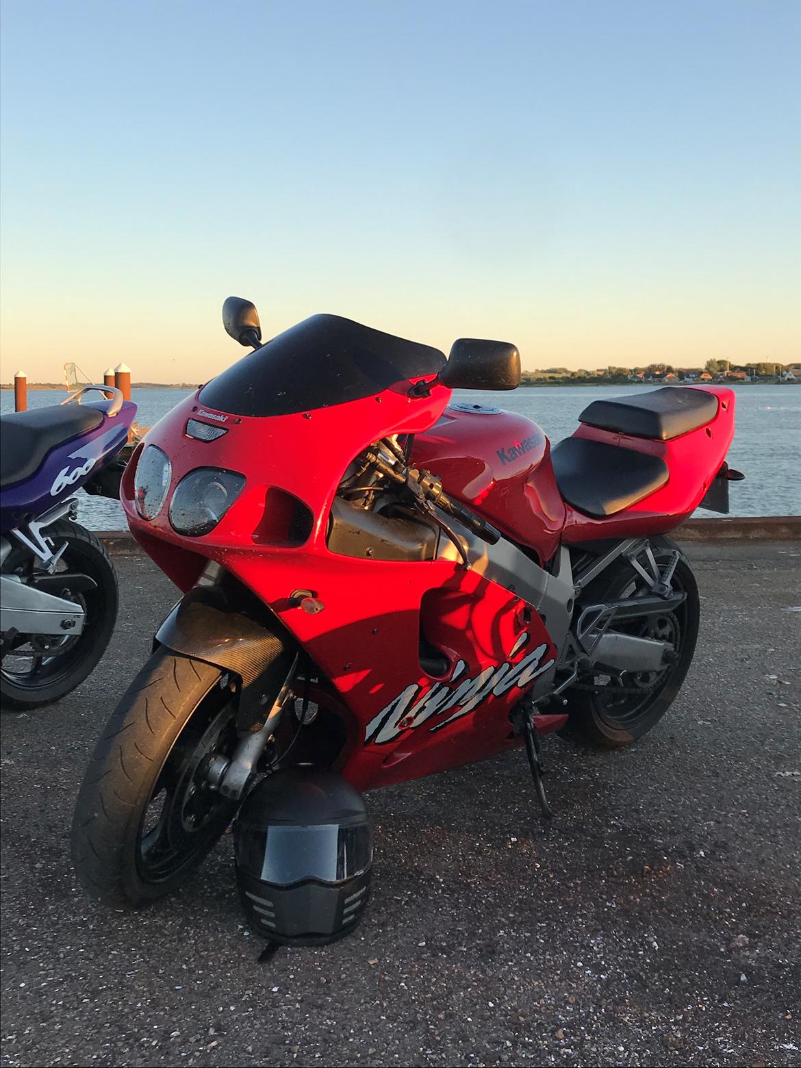 Kawasaki ZX7R billede 2
