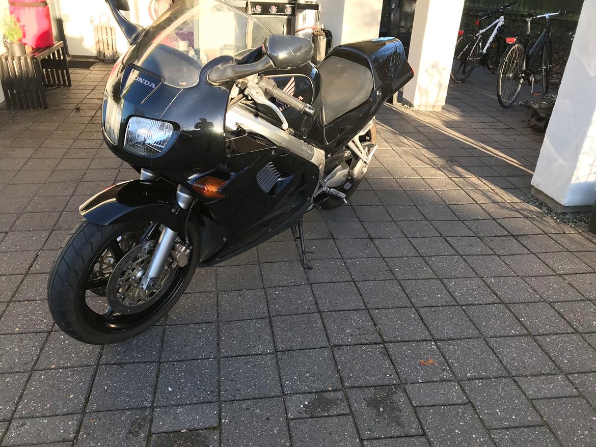 Honda VFR 750 RC36-2 billede 2