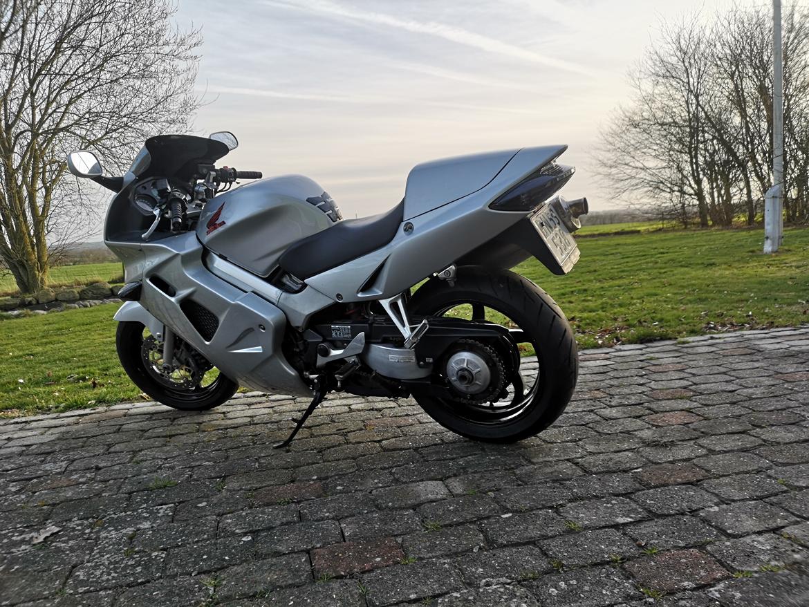 Honda VFR 800 Rc46 (solgt)  billede 2