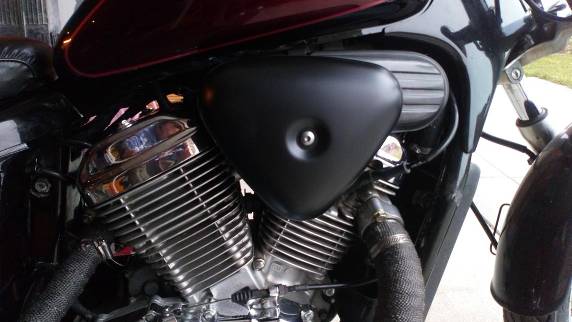 Honda Shadow VLX 600  - luftfilter skjold malet sort.  billede 9