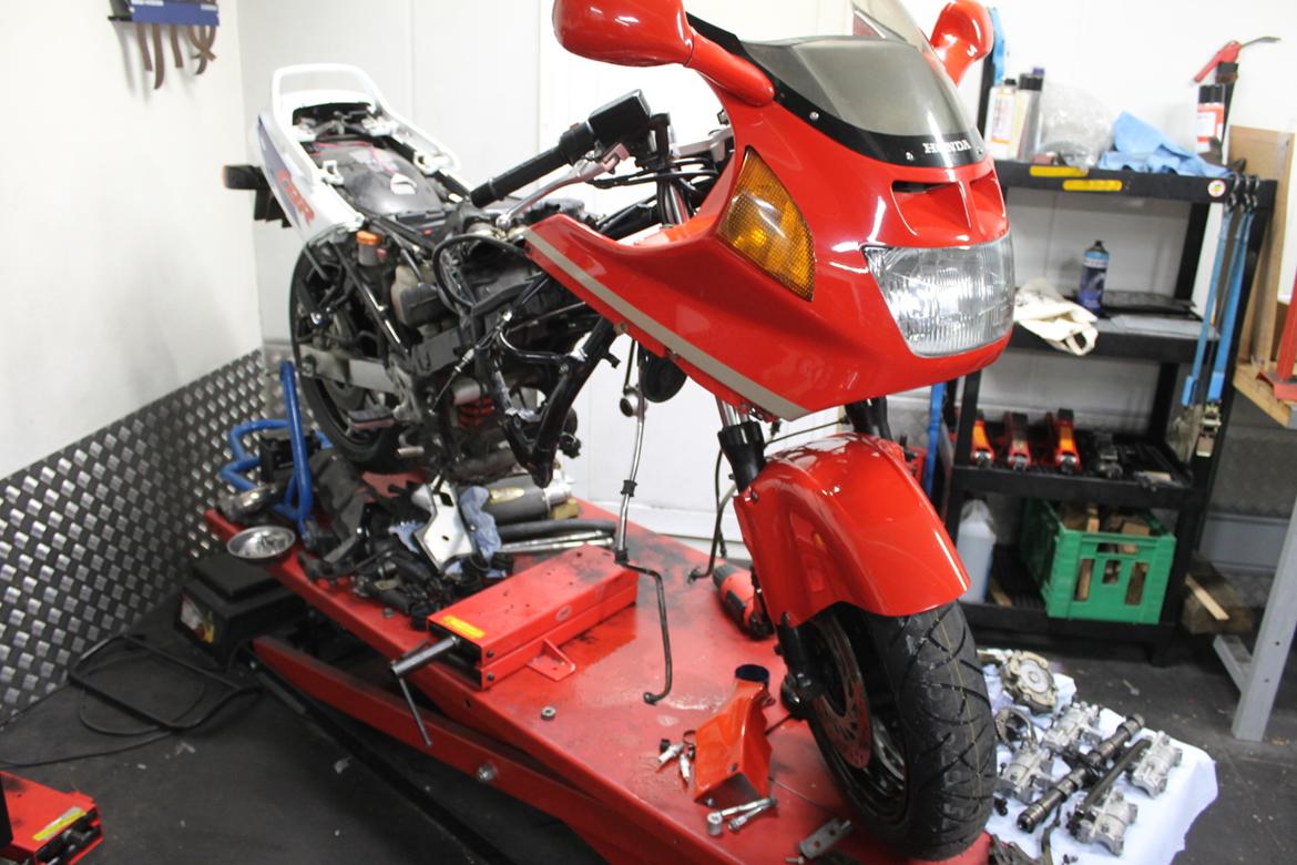 Honda CBR 1000F - da den blev gjort klar hos forhandleren  billede 14