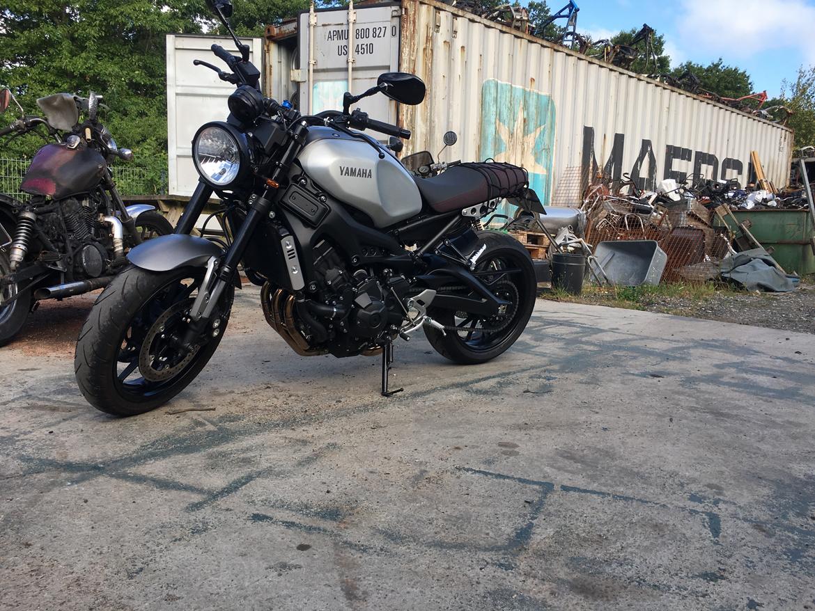 Yamaha xsr900 - sådan så den ud da jeg fik den ,dog er forlygte og speedo allerede lavet om der :-) billede 7