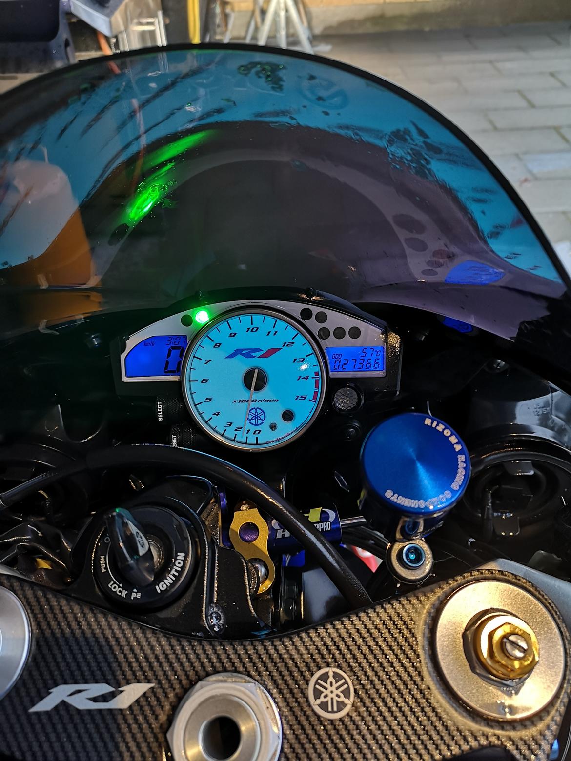 Yamaha R1 billede 21