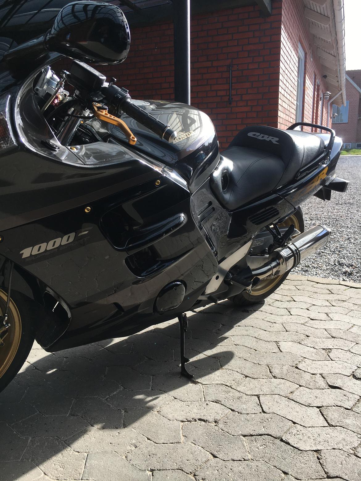 Honda CBR1000F billede 1