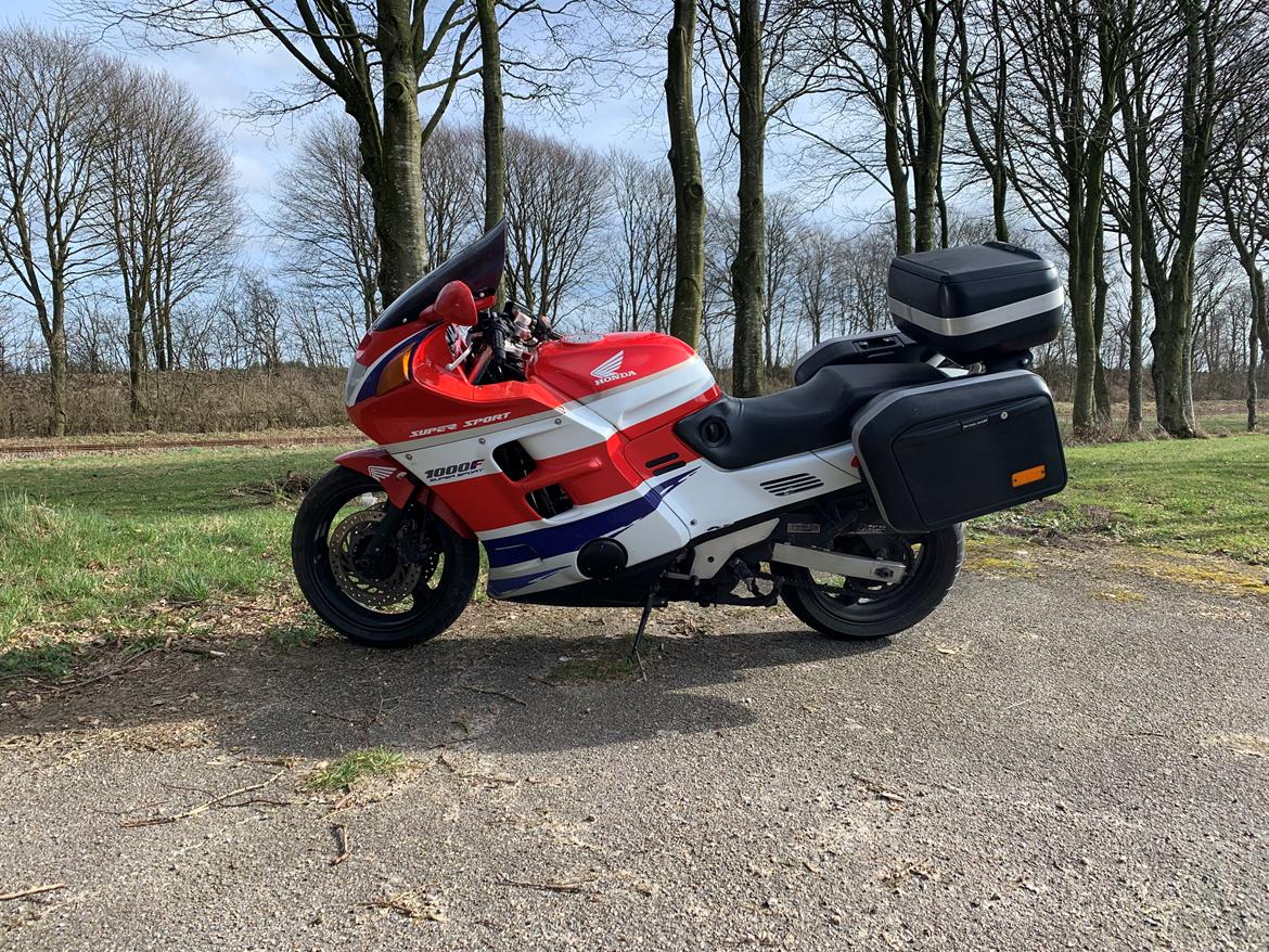 Honda CBR 1000 F SC24 billede 2