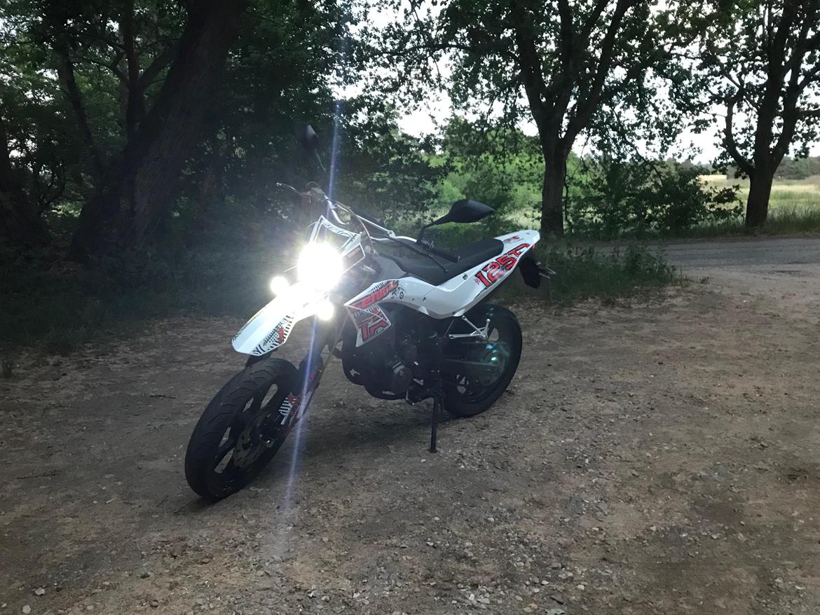 Aprilia Generic TR 125 - Der er lys billede 42