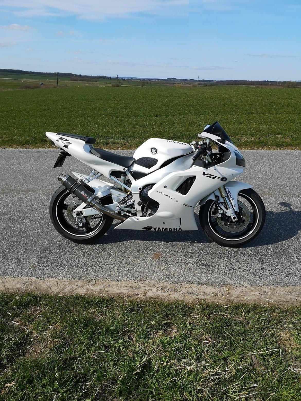 Yamaha YZF R1 billede 1