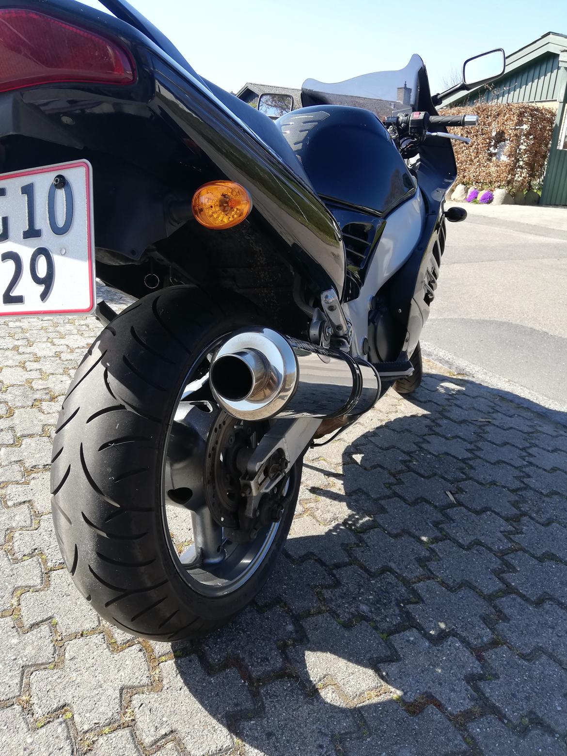 Suzuki RF 900 R billede 3