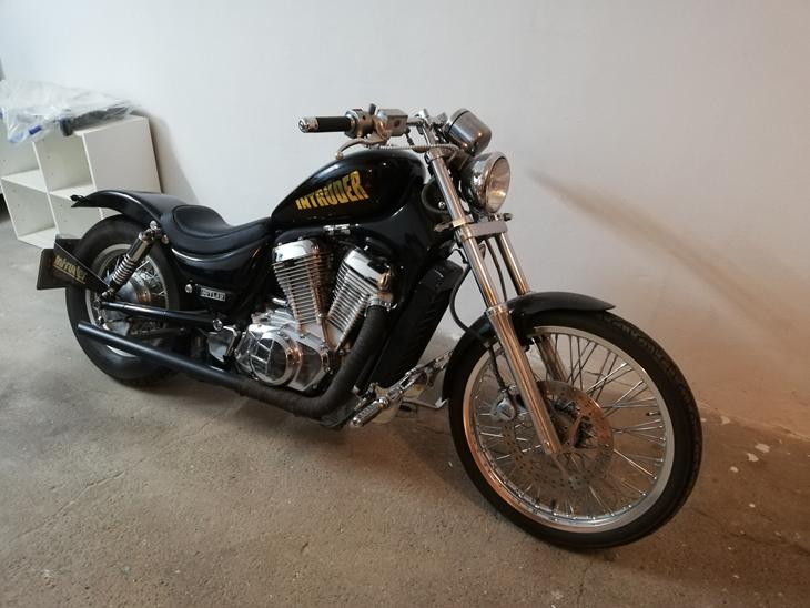 Suzuki VS 800 Intruder  billede 1