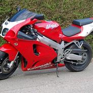 Kawasaki ZX7R (Solgt)