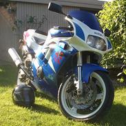 Suzuki GSX-R 400 (SOLGT)