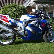 Suzuki GSX-R 400 (SOLGT)