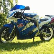 Suzuki GSX-R 400 (SOLGT)